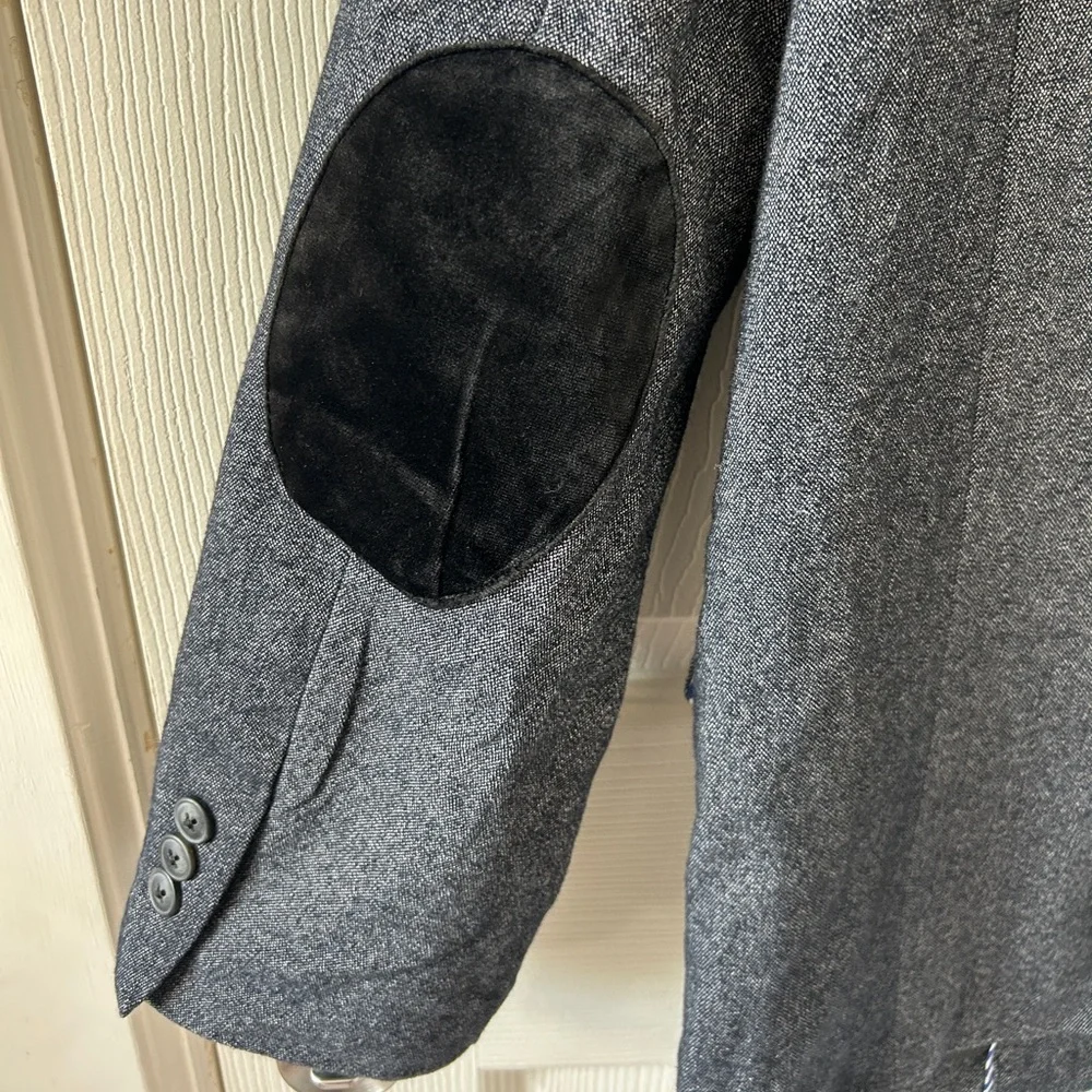 Girls Gray Blazer with Black Velvet Elbow Patches and Collar, size 16,‎ Girls XL